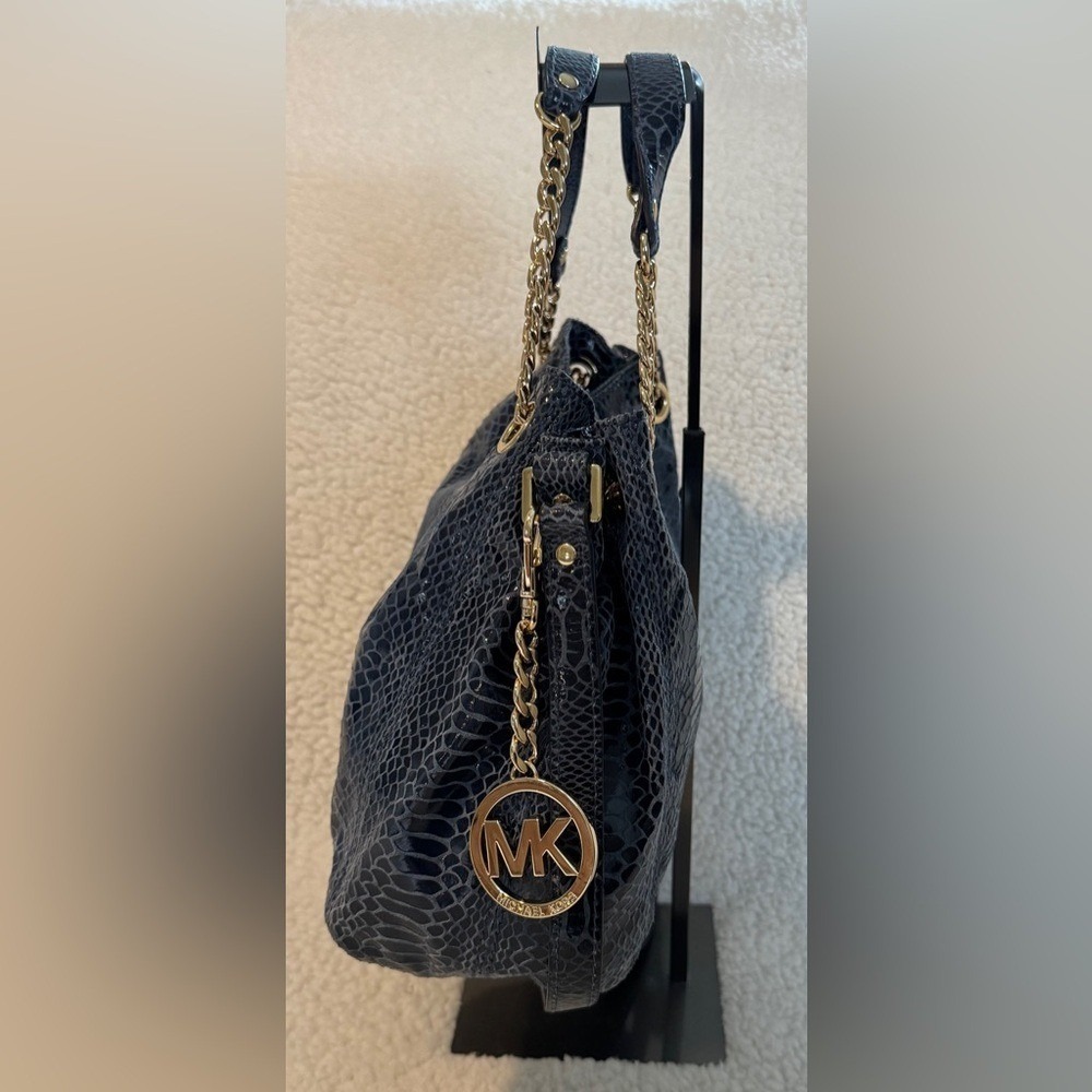 MICHAEL KORS Navy Blue Snakeskin Embossed Leather Shoulder Bag Gold Chain Accent - Picture 5 of 12